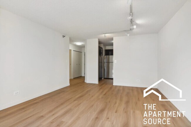 Building Photo - 1000 N La Salle Dr