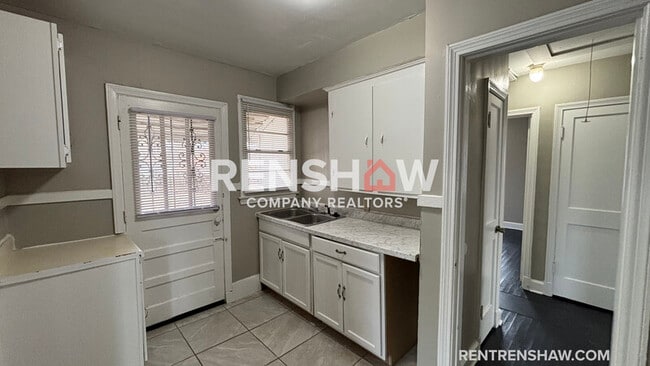 Building Photo - 3732 Hazelwood Ave