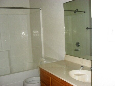 Building Photo - 2702 Ashley Dr