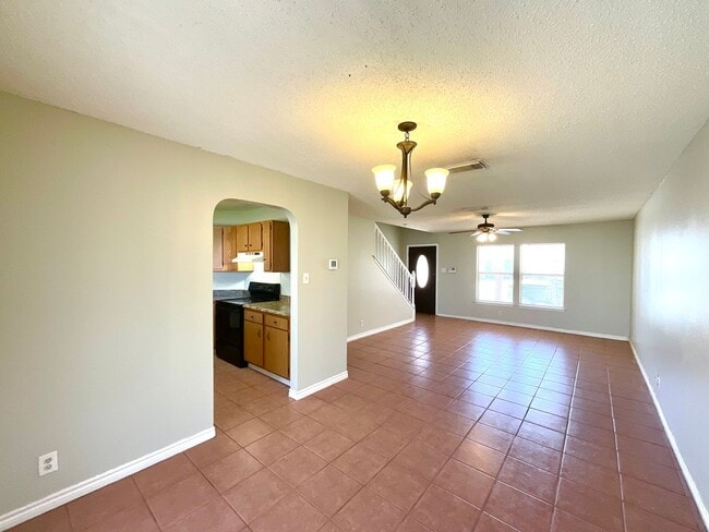 Building Photo - *MOVE IN SPECIAL*  3BD/2.5BA Dover Ridge Home Near 1604 – No Carpet, Fenced Yard & Covered Patio!