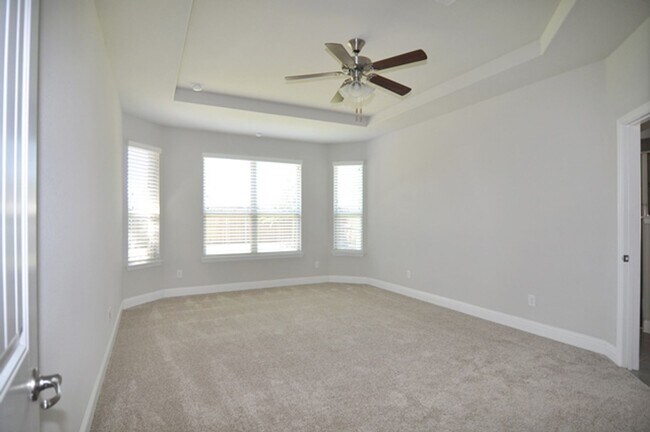 Building Photo - Wonderful 3-2-2 with Study in Northlake, N...