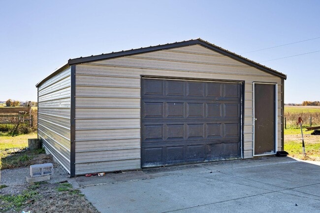 Building Photo - 180 White Mills Glendale Rd W