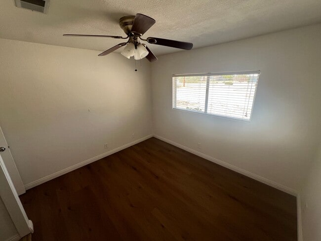 Building Photo - 3-Bedroom Hesperia Home on a Large Lot!