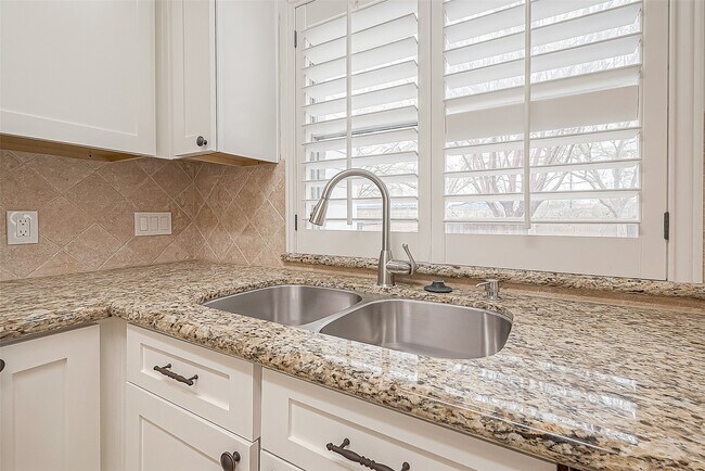 Building Photo - 2930 Grants Lake Blvd