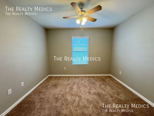 Building Photo - 1665 Laurel Oaks Dr