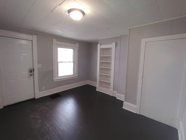 Building Photo - 417 S 12th St