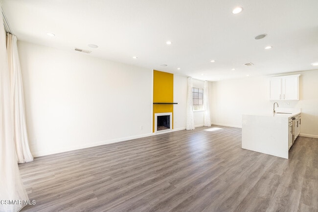 Building Photo - 28801 Conejo View Dr