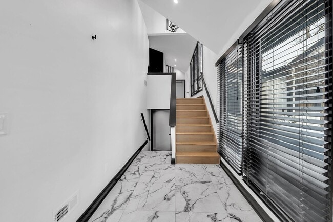 Building Photo - 15160 W Oak Spring Rd