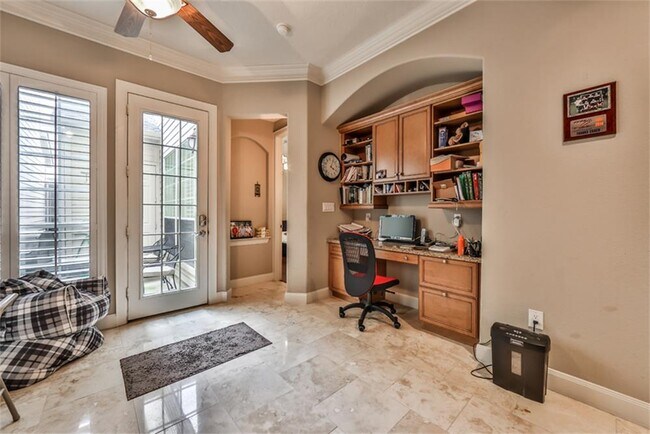 Building Photo - 1005 Memorial Village Dr