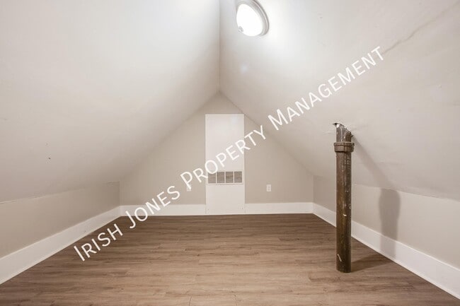 Building Photo - 109 17th St