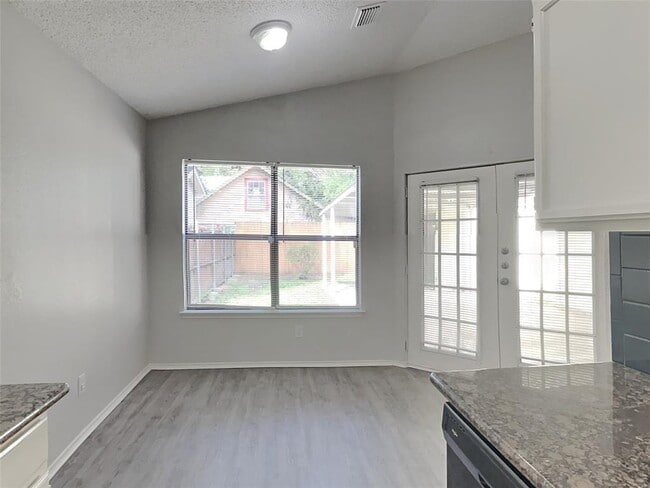 Building Photo - 1201 Hilburn Ct