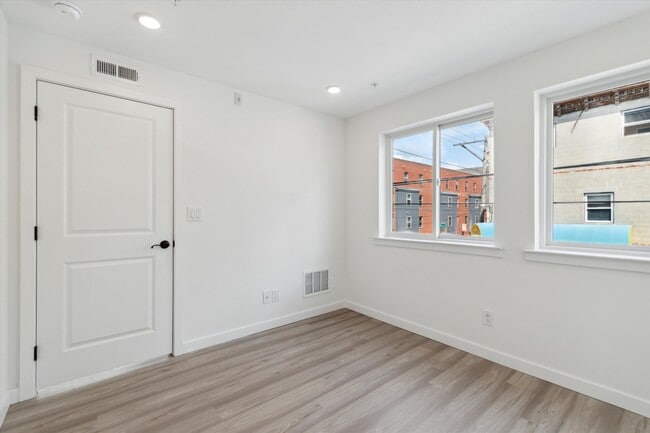 Building Photo - 1338 N 15th St