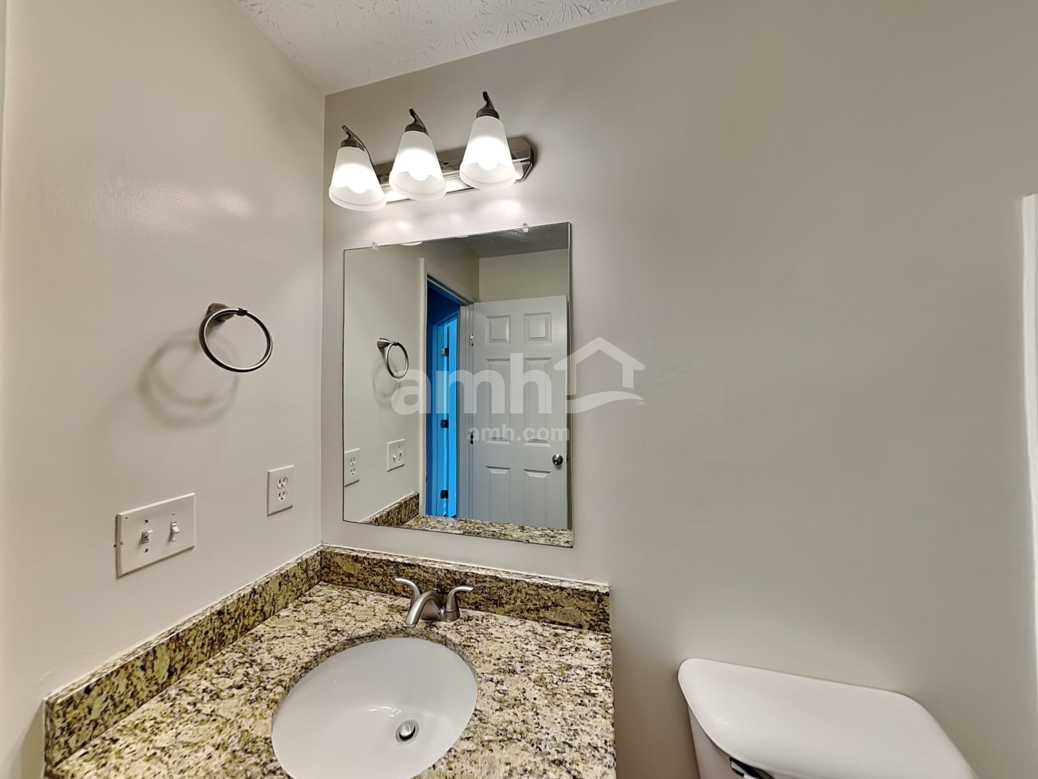 Building Photo - 1521 McKinney Ln