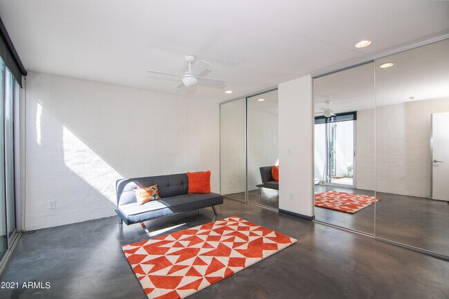 Building Photo - 3261 E Camelback Rd