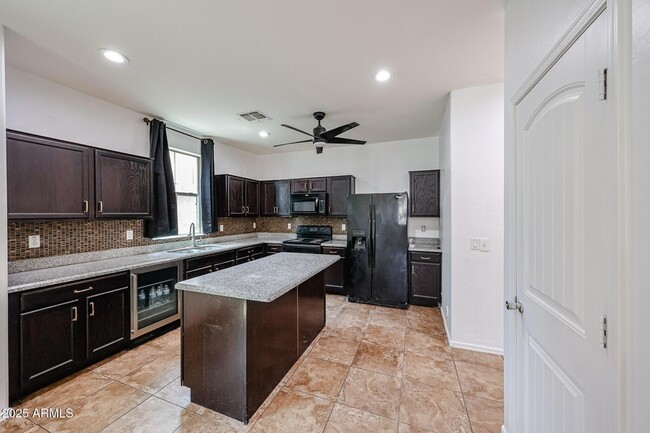 Building Photo - 4726 W Fremont Rd.