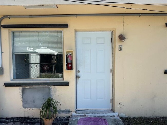 Building Photo - 205 SE 22nd St