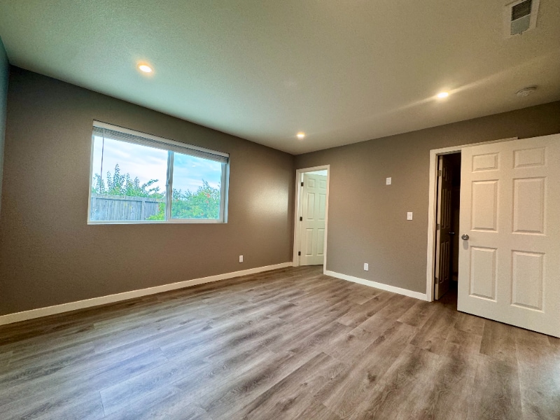 Building Photo - 148 Lancaster Way