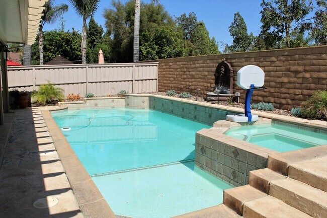 Building Photo - Beautiful 4 Bed 2.5 Ba, Single Story Pool Home with RV/Boat Parking