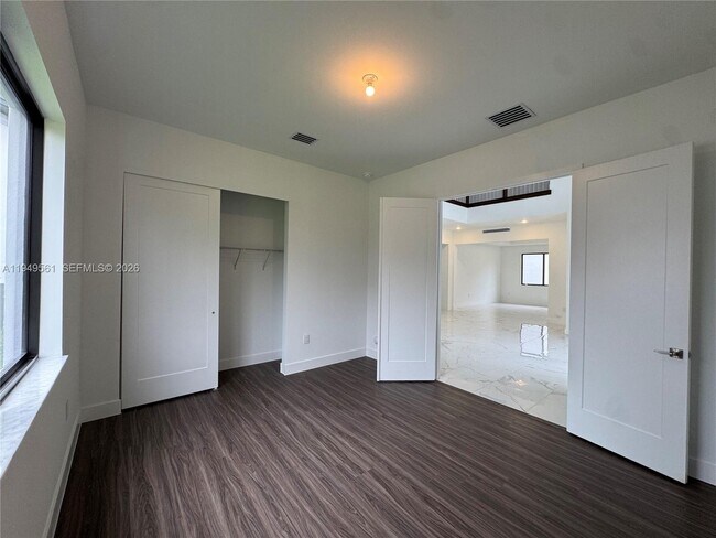 Building Photo - 19749 NE 16th Pl