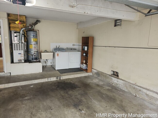 Building Photo - Large Condo in Claremont