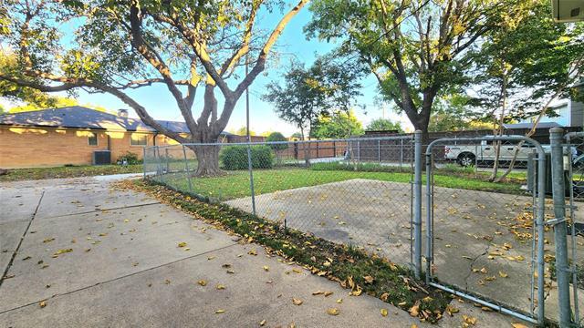 Building Photo - 1911 Greenhaven Dr