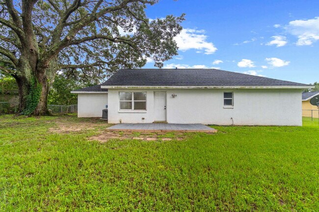 Building Photo - Updated 3BR Home with Fenced Backyard & Great Kitchen