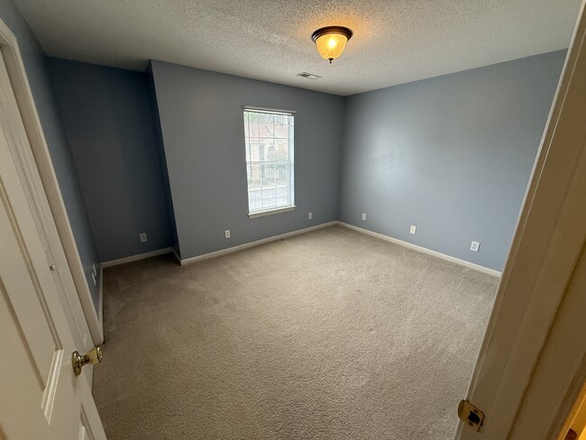 Building Photo - 2804 Mulberry Ln