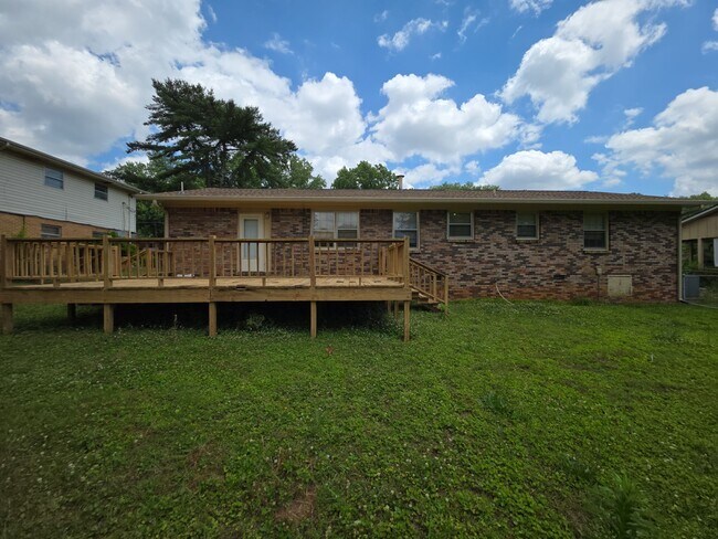 Building Photo - 2613 Skyline Dr NW