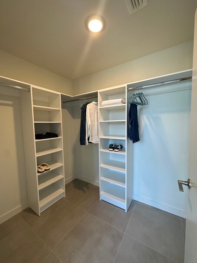 Building Photo - 3242 NW 3rd Ave