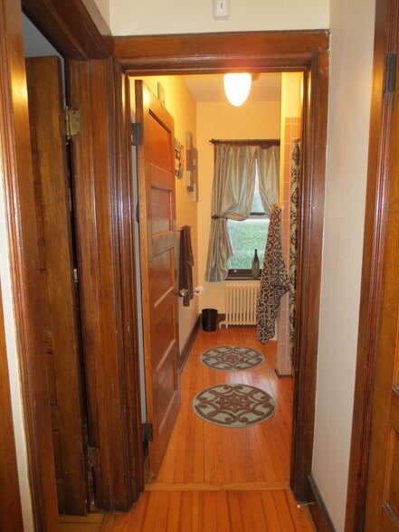2nd Floor Bathroom - 206 Lancaster St