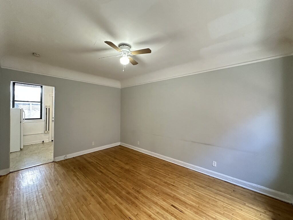 Building Photo - 4333 N Wolcott Ave