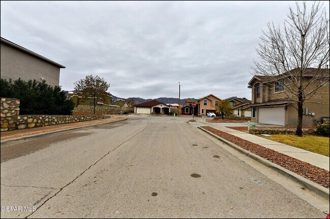 Building Photo - 5005 Moon Ranch Ln
