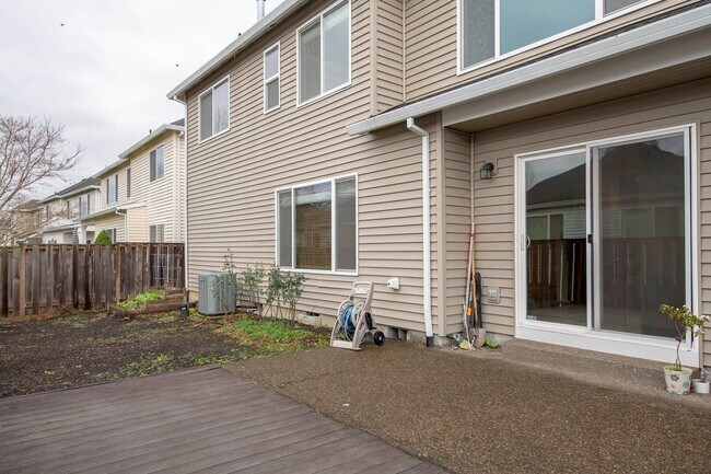 Building Photo - Bethany Single Family Home 4 Bed + Office 2.5 Bath!