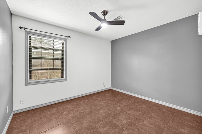 Building Photo - 710 Woodhue St