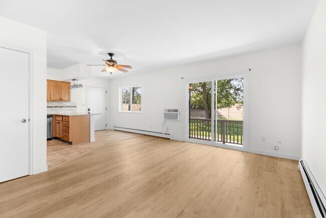 Building Photo - 625 Manhattan Pl