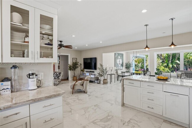 Building Photo - 7830 SW 53rd Pl