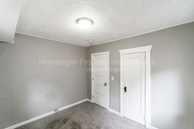 Building Photo - 410 E 8th Ave