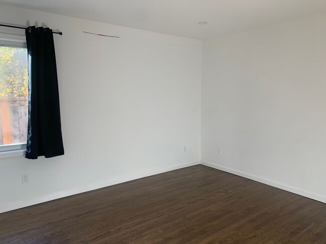 Building Photo - Los Altos, Very Nice  3 Bedroom 2.5 Bath H...