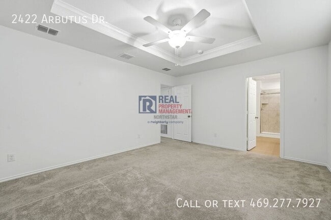 Building Photo - 2422 Arbutus Dr