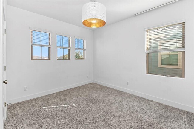 Building Photo - 2313 Ringstaff Rd