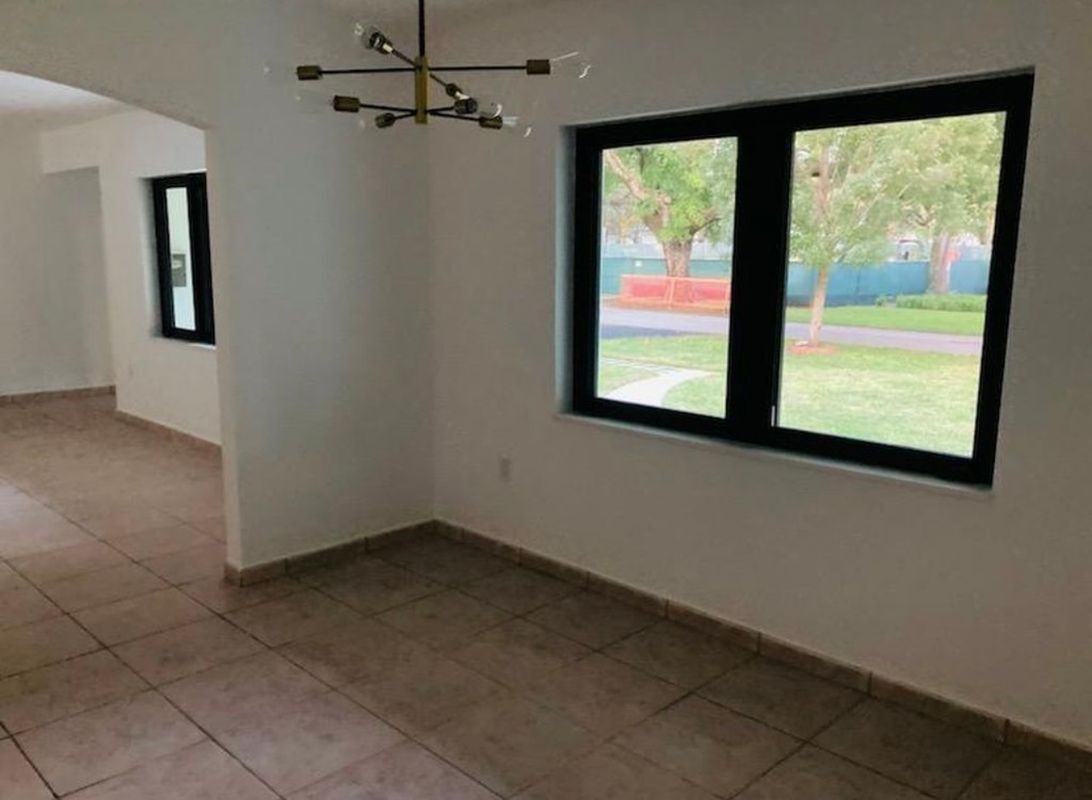 Building Photo - 607 Palermo Ave