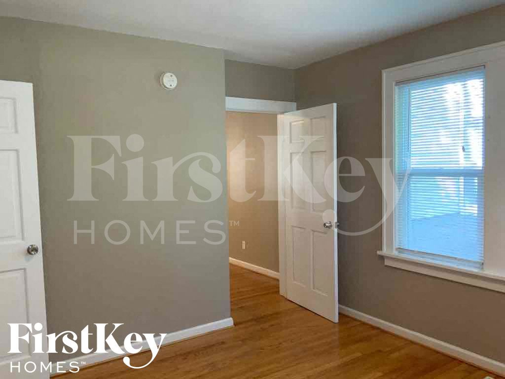 Building Photo - 600 Larkin Ave