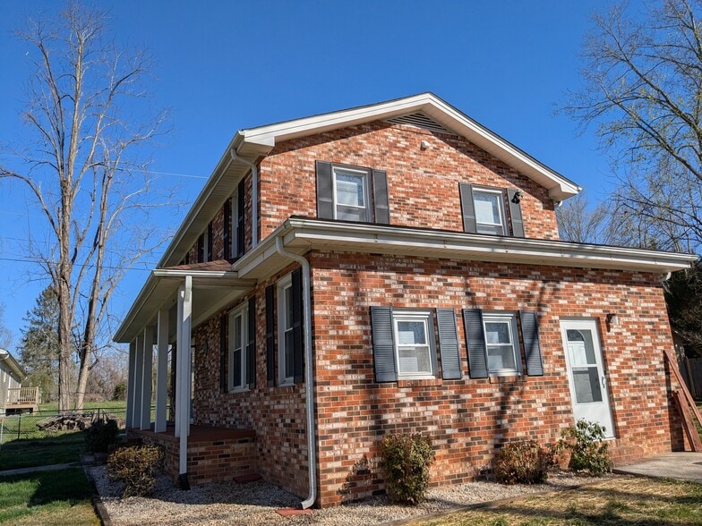 Building Photo - 306 Garren Ln