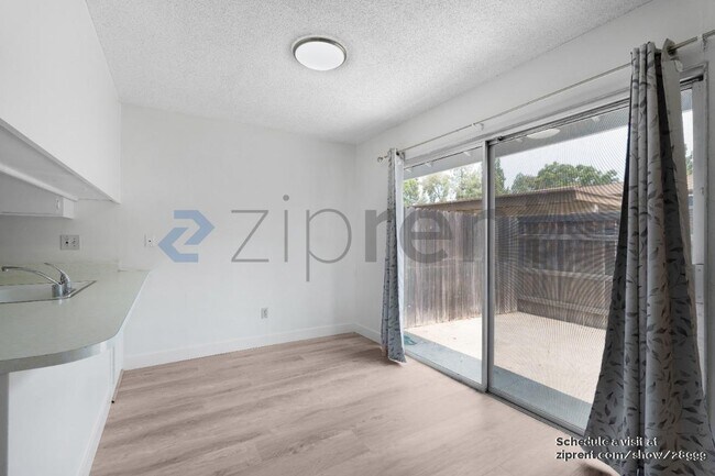 Building Photo - 5006 Greenberry Dr