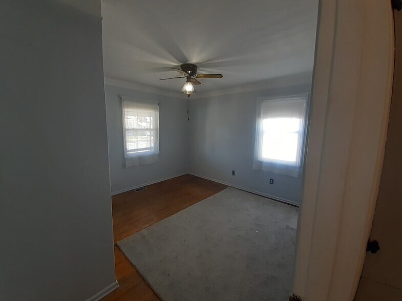 Building Photo - 25880 Groveland St