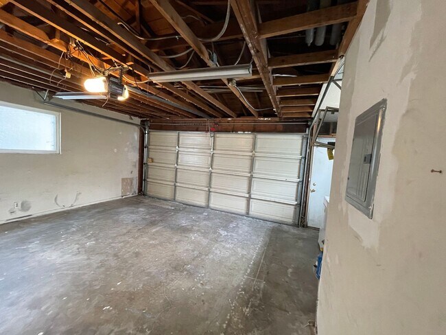 Building Photo - 4962 S Centinela Ave