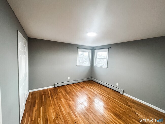 Building Photo - 1254 Reservoir Ave