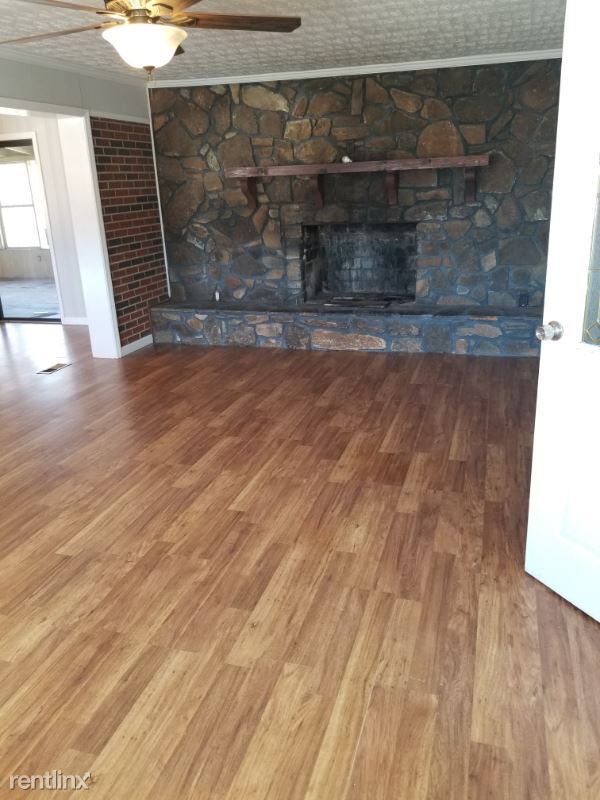Building Photo - 3 br, 105 bath House - 55 War Hill Park Rd