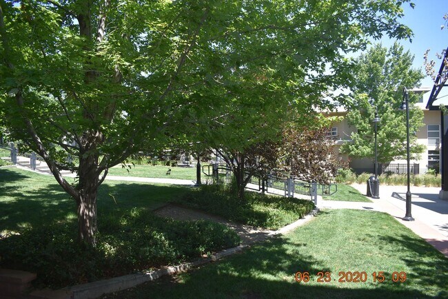 Building Photo - Beautiful 2 Bedroom Townhome / Old Town Ar...