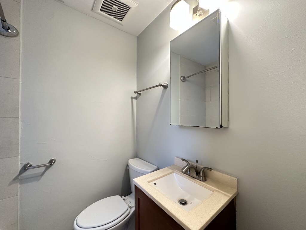 Building Photo - 623 W Patterson Ave